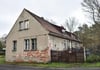 Sechs in die Jahre gekommene Doppel- und Mehrfamilienhäuser, bewohnt von etwa 15 Mietern, werden am 9. Dezember in Berlin versteigert.