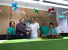 Peggy Tabbert, Stefan Tabbert, Dr. Thomas Dabers, Torsten Parr, Manja Schmietendorf und Dr. Manfred Plüer kurz vor der offiziellen Eröffnung der neuen Hausarztpraxis.