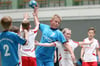 Hannes Kern (Mitte) bei den 19. Kinder- und Jugendsportspielen im Angriff für die Handballer des SV Berolina Lychen gegen den HC Angermünde.  FOTOs (2): C. Voigt