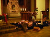 Bei der Gedenkfeier in der Johanniskirche werden jedes Jahr viele Kerzen zur Erinnerung an verstorbene Kinder angezündet. 