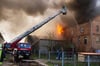 Erst brannte in Schwinkendorf nur eine Strohmiete, doch das Feuer breitete sich unerbittlich aus.