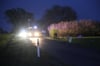Mit Einbruch der Dämmerung wurde am Donnerstagabend die Zufahrt zum Jarmener Ortsteil Kronsberg abgeriegelt, weil es dort auf einem Einzelgrundstück nach einer Bluttat eine groß angelegte Polizeiaktion gab.