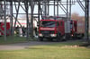 Die Feuerwehren aus Malchin und Stavenhagen rückten an, um das Leck am Salztank zu schließen.