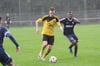 Der Torgelower FC Greif um Johannes Jandt (gelb) will dem Greifswalder FC die erste Saisonniederlage bescheren. 