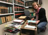 Es sind drei riesige Kisten, die Marit Haferkorn, amtierende Leiterin des Fritz-Reuter-Literaturmuseum Stavenhagen, noch durchsehen, deren Inhalt im Archivprogramm eingeben und in die Bibliothek einsortieren muss.
