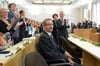 Der ehemalige brandenburgische Ministerpräsident Matthias Platzeck (SPD, Mitte) sitzt nach seinem Rücktritt auf seinem Abgeordnetenplatz. Auch diesen wird er demnächst räumen.