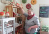 Hauptsache aus der Region: In ihrem Hofladen in Dahmen vertreibt Birgit Klinders Familie neben Produkten ihres Biobauernhofs fast ausschließlich Leckereien und Kunsthandwerk aus unmittelbarer Nachbarschaft. [KT_CREDIT] FOTO: Greisert