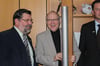 Der neue Orgelfrühling in der Uckermark kann beginnen, freuen sich Landrat Dietmar Schulze (links) und Jürgen Bischof, Direktor der Kulturagentur.