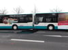 Zwei Linienbusse sind am Dienstagmorgen in Neubrandenburg auf der Weitiner Straße kollidiert. Dies sorgte für Stau und hohen Sachschaden. 