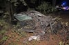 Wildunfall bei Redefin: Der Wagen prallte gegen zwei Bäume, nachdem er mit einem Wildschwein zusammengestoßen war.