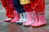 Damit Kinder in ihrer Kita nicht im Regen stehengelassen werden, soll am Mittwoch in Schwerin demonstriert werden (Symbolbild).