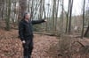 Revierförster Ralf Pauli kann erklären, warum im Nationalpark öfter Bäume im Weg liegen.
