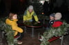 Für Kinder gibt es beim Weihnachtsbaumverkauf in Retzow ein kleines Karussell, das mit der Hand betrieben wird.