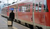 Die Züge in Berlin-Brandenburg sind nur in 83 Prozent der Fälle pünktlich, was aber gegenüber 2011 eine Verbesserung bedeutet. Foto: martin schutt