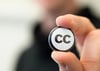 Creative Commons hat viele Befürworter - einige tragen ihre Unterstützung auch mit Buttons zur Schau.