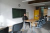 Schulleiter Heiko Böhnke hatte seine Schüler und Lehrer nach Hause geschickt und verbrachte den Montag fast alleine in der Neuen Friedländer Gesamtschule.