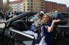 Schwanenkönigin Susanne Schütte und Ehrendame Laura Kausitz wären gern mit dem Cabrio in den Frühling gestartet.