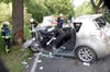 Die beiden Rentner aus dem Landkreis Uckermark, die in diesem Auto saßen, wurden schwer verletzt.