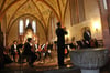 Ein stimmungsvolles Ambiente bot das Kirchengewölbe für das Konzert der Neuen Philharmonie in Teterow.
