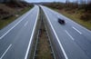 Die illegalen Autorennen sollen sich auf der A23 in Schleswig-Holstein und der B5 in Brandenburg ereignet haben.