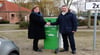 E.dis-Komunalreferent Peter Powik übergab an Torgelows Bürgermeisterin Kerstin Pukallus die neue E-Ladesäule.