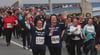 Über 4000 Läufer und Walker waren 2017 beim Rügenbrücken-Marathon in Stralsund (Archivbild).