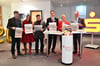 Hardy Nauendorf, Sabine Rackelmann, Franz Roge, Thorsten Weßels, Karina Dörk und Steffen Glatz (von links) mit dem Kalender zum 200. Jubiläum