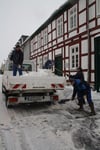 Die schneereichen Winter der vergangenen Jahre brachten natürlich auch für den Winterdienst mehr Arbeit – und das kostete.  Foto: Archiv/Nitsch - NK-Montage  