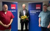 Der SPD-Landtagsabgeordnete Thomas Krüger ist wieder für die Landtagswahlen nominiert worden. Mit im Bild: Heiko Werner (links) und René Malgadey, Ortsvorsitzende der SPD in Altentreptow bzw. Malchin.
