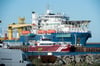 Zur Untätigkeit verurteilt: Das russische Verlegeschiff Akademik Tscherski liegt im Hafen Mukran auf der Insel Rügen. Das Spezialschiff sollte ursprünglich den Weiterbau der Ostsee-Pipeline Nord Stream 2 begleiten.