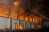 Die schwerste Gewalttat im vergangenen Jahr war der Brandanschlag auf eine Sporthalle in Nauen. In dem Gebäude sollten vorübergehend Asylbewerber untergebracht werden. Unter Tatverdacht steht eine Gruppe von Neonazis.