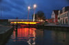 Vier verschiedene Beleuchtungselemente setzen die Malchower Drehbrücke nachts in ein besonderes Licht. Im Advent oder auch zum Volksfest kann das Bauwerk auch in anderen Farben erstrahlen.