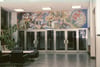 Die eine Hälfte des vor 30 Jahren übertapezierten Wandbildes im Originalzustand im alten Foyer des heutigen Neubrandenburger Rathauses. Das Foto ist Anfang der 1990er-Jahre entstanden.