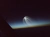 Vermeintliche Ufos werden immer wieder gesichtet. Oft handelt es sich dabei laut Experten um verglühenden Weltraumschrott oder wie auf diesem Foto um einen Raketenstart.