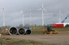 Auf dem Windfeld Güstow (Lindenberg) werden 28 Windkraftanlagen gegen zehn neue getauscht. Dieser werden allerdings mit einer Spitzenhöhe von 239 Metern wesentlich höher in den Himmel ragen und benötigen eine Nachbefeuerung.