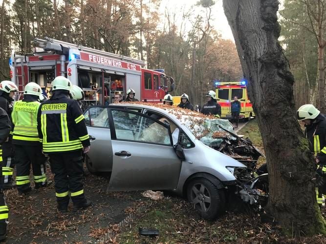 40Jähriger prallt bei Vietmannsdorf gegen Baum