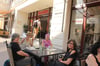 Die vier Damen aus Zürich und der Herr im Hintergrund dürften zu den letzten Besuchern im Kornhus gehört haben. Das Café und Bistro ist seit Donnerstagabend geschlossen. 