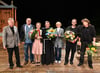 Sabrina Pankrath und Michael Kuczynski (Dritte und Vierter von links) erhielten in diesem Jahr den Uckermark-Oskar. Einen Sonderpreis vergab die Jury an die Abteilungen Ton und Beleuchtung der Uckermärkischen Bühnen Schwedt für die Leistung der Mitarbeiter beim Musical „Amore mio – das Figaro-Komplott“.