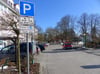 An der Einfahrt zum Parkplatz des Rathauses Torgelow steht dieses Schild mit den Parkregeln. Von einem Großteil des Parkplatzes kann es nicht eingesehen werden.