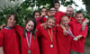 Stolz präsentieren die Leichtathleten der Schule „Sonnenhof" ihre Medaillen. Erfolgreich kehrten sie aus Güstrow von den Landesmeisterschaften zurück.  FOTO: Kirsten Gehrke