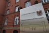 Das Landgericht in Neuruppin verhandelt gegen einen 23 Jahre alten Angeklagten wegen mehrerer Sexualdelikte.