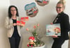 Britta Linde (links) und Steffi Hoffmann mit Winni, dem Glückspilz der PS-Lotterie.