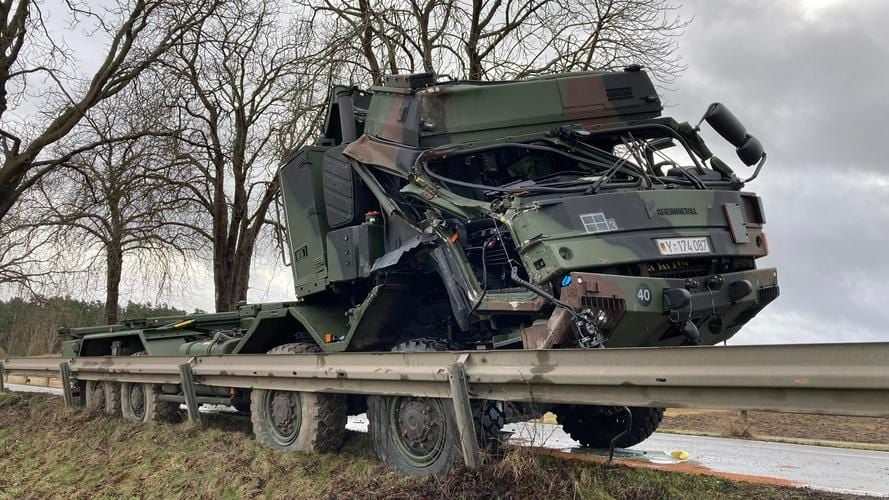 Zwei Schwerverletzte Und Stau Auf Der B109 Bei Pasewalk