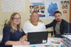 Romy Tölk (von links), Kerstin Seeger und Gianni Turitto sind bei der Caritas in Pasewalk beschäftigt. Zum 5. bundesweiten Aktionstag der Migrationsberatungsstellen öffneten auch sie ihre Bürotüren. 