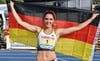 Neubrandenburgs Sophie Weißenberg bejubelt den zweiten Platz bei der U23-Europameisterschaft.