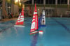 Als größte Bootsklasse kreuzte beim Indoor-Segelcup die Morcze-Flotte die Schwimmbahnen im großen Sportbecken der Müritz-Therme.