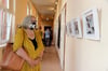Eine besondere Ausstellung. Am Sonnabend lud der Kunstverein Templin zur „Midissage“. Besucher schlängelten sich mit Masken durch das Rathaus.