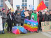 Mehr als 100 Bürger – unter ihnen Rüdiger Prehn – protestierten am 9. November gegen den AfD-Landesparteitag.