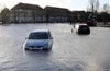 Nach einer Sturmflut im Januar waren die Straßen im Hafen von Wismar überflutet.