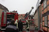 Rückblick: Beim Brand in der Fritz-Reuter-Straße Ende Februar 2013 leistete die angeforderte Drehleiter gute Dienste.